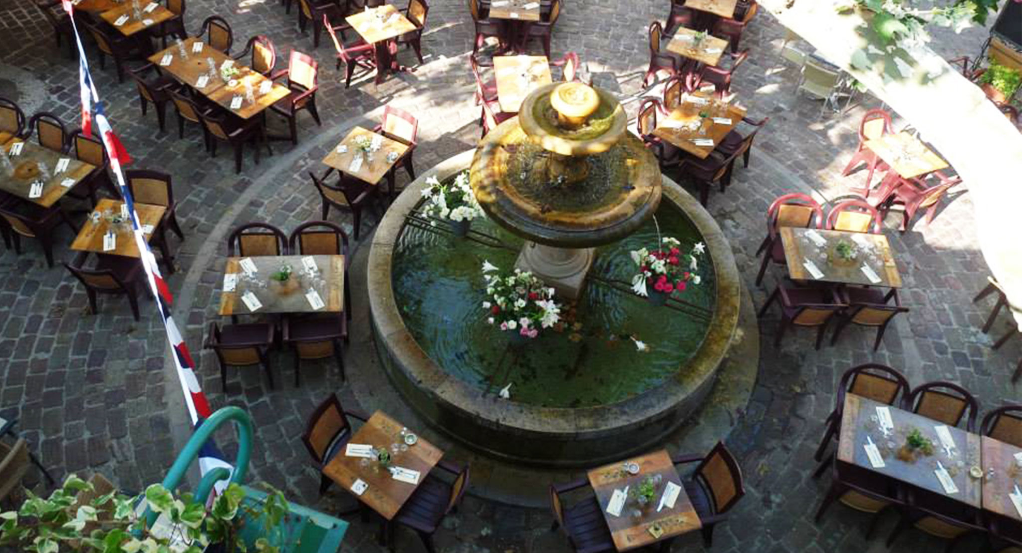 Photo of the terrace and its fountain